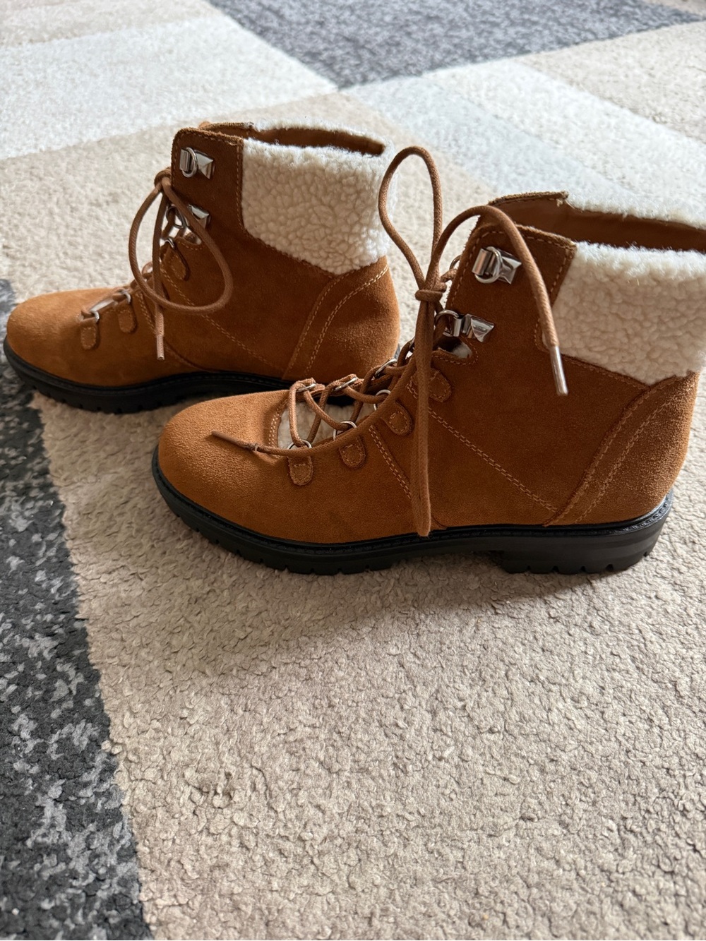 Marc Fisher Women’s Tan Suede Lace-Up Ankle Boots with Shearling Trim- 7.5 - Picture 4 of 10